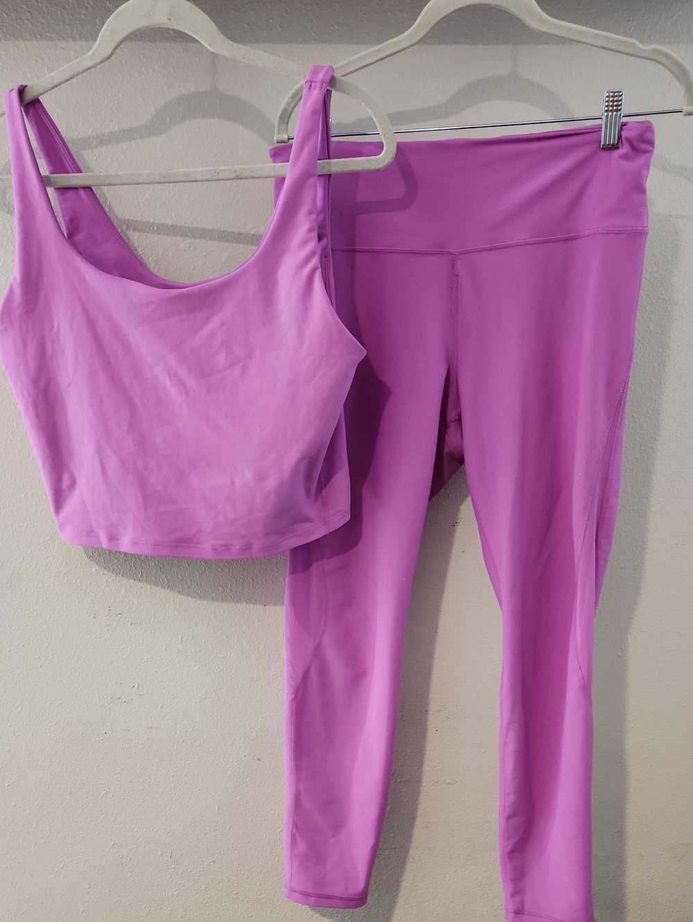 Old Navy Cropped Scoop Sports Bra and High-Waist Leggings Set - Bright Lavender